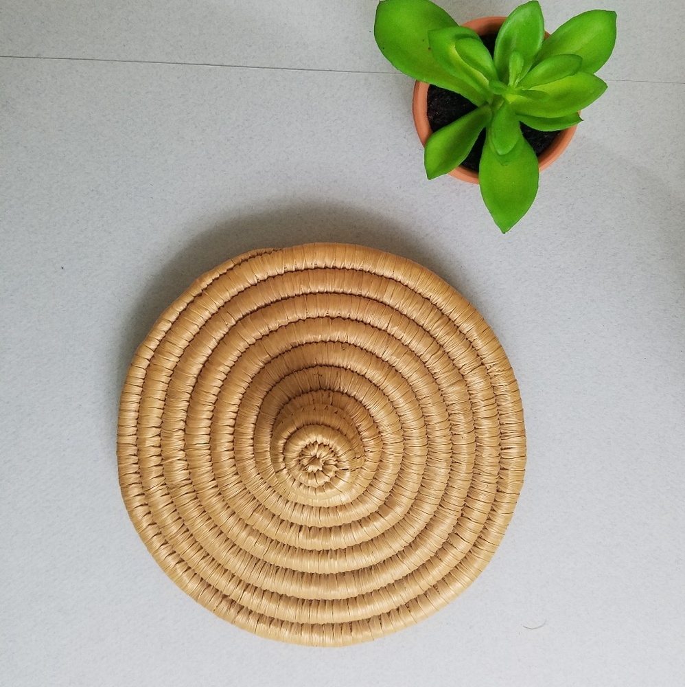 SOLD!! Vintage Handwoven Alaskan Inuit Basket - Picture 5 of 7